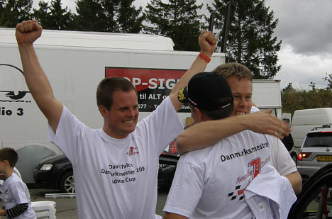 Stor glæde i Number 1 Racing - Advan Cup mesterskabet 2009 er i hus.